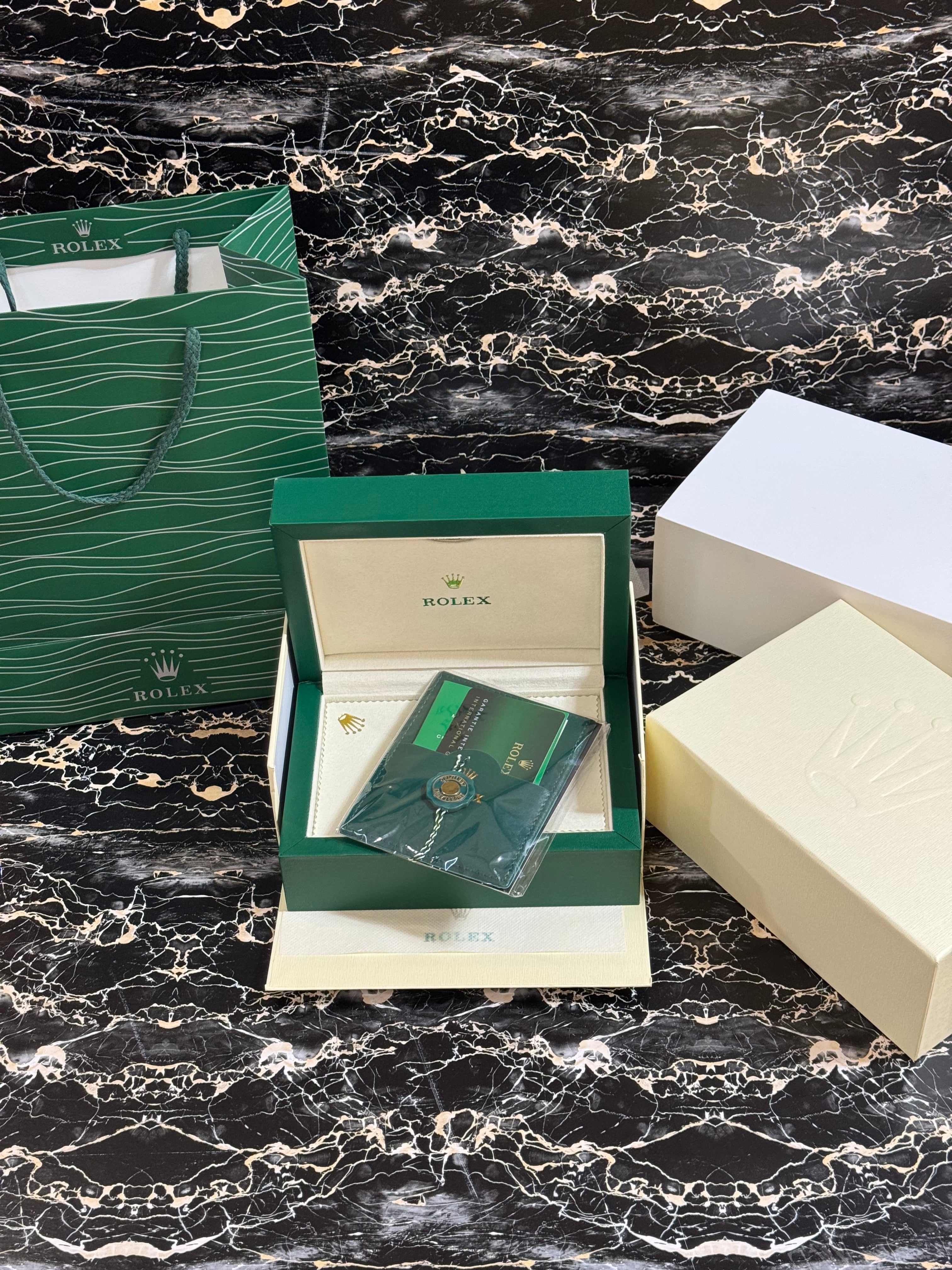 RLX submariner HULK